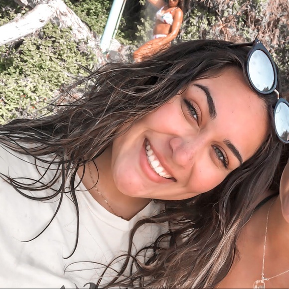 Meet your Posher, Ciara - Picture 1 of 1